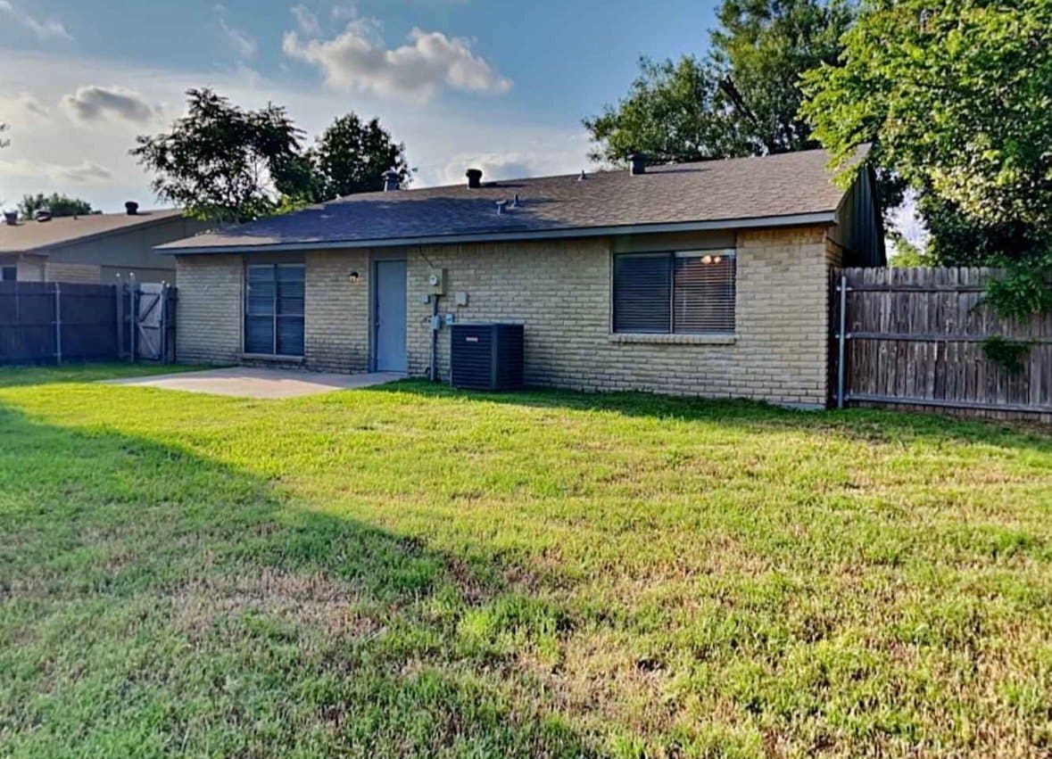 Building Photo - 5317 Nash Dr