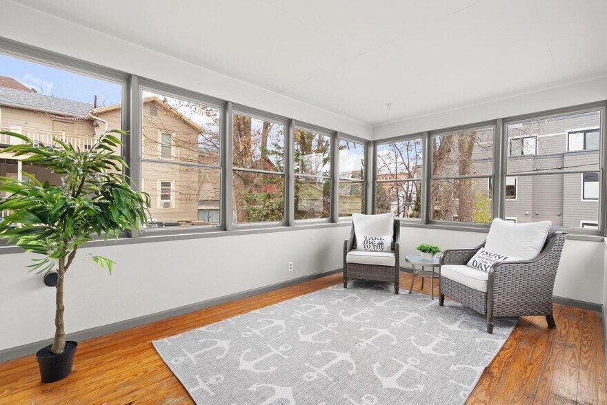 Building Photo - 820 Jenifer St