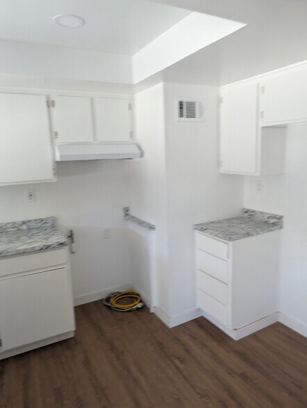 Building Photo - 13602 Cypress Ave