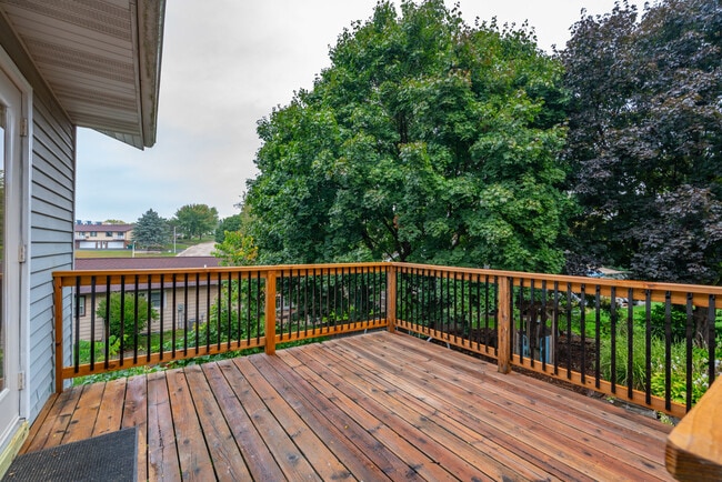 Building Photo - 211 Parkway Dr