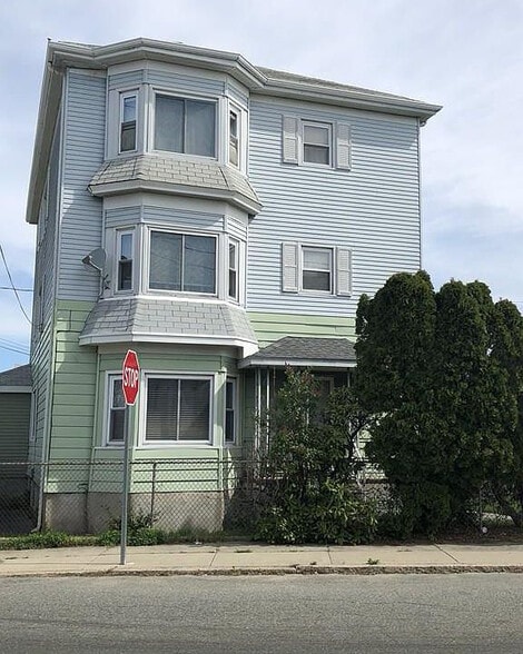 Building Photo - 654 Alden St