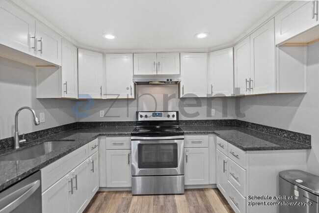 Building Photo - 3350 Pepper Tree Ln