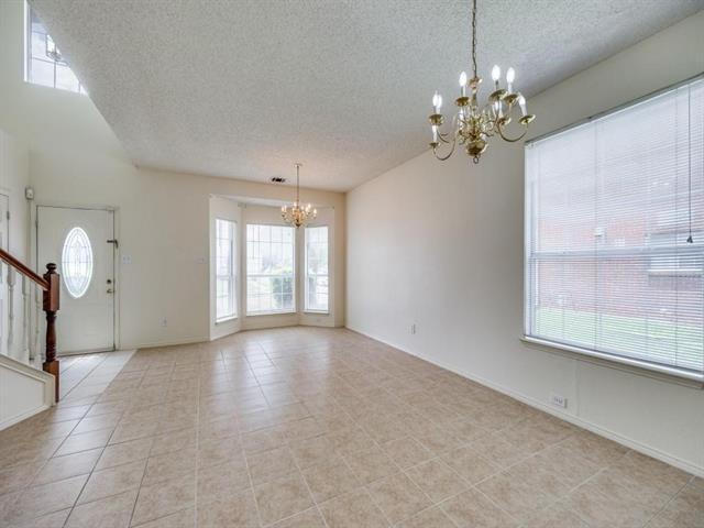Building Photo - 833 Bellflower Dr
