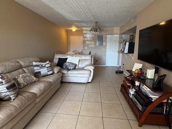 Building Photo - 9715 Fontainebleau Blvd