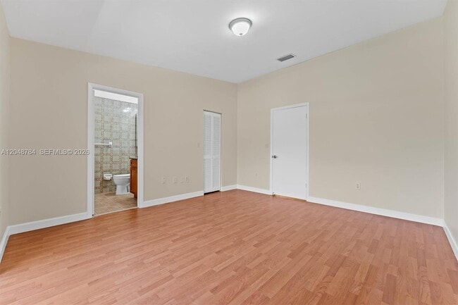 Building Photo - 2525 NE 135th St