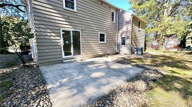 Building Photo - 1271 Hereford Rd