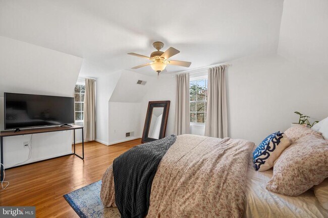 Building Photo - 13625 Middlevale Ln