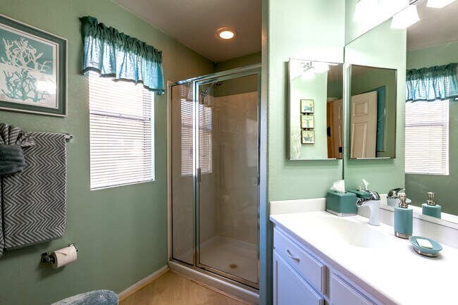 Guest Bathroom - 10410 N Cave Creek Rd