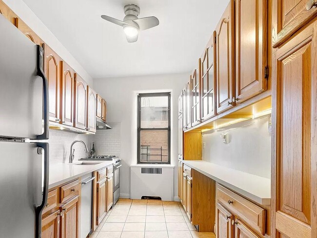 Building Photo - 30-83 Crescent Street