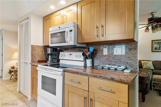 Building Photo - 5483 Peppertree Dr