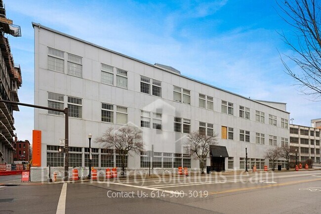 Building Photo - Downtown Condo!