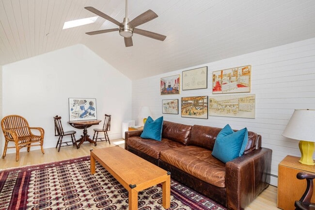 Building Photo - 109 Toylsome Ln