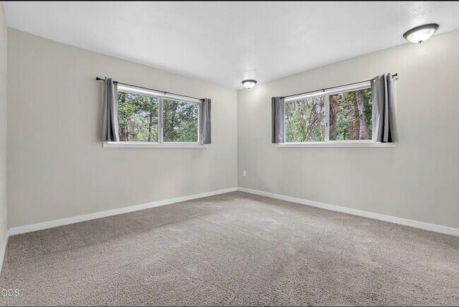 Building Photo - 981 Upper Applegate Rd