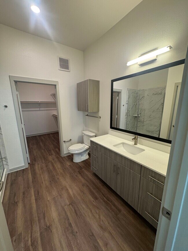 Building Photo - 1000 Persimmon Dr