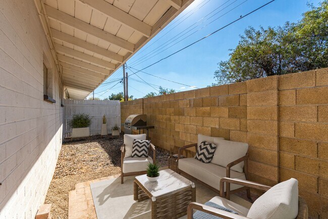 Building Photo - 2012 S Granada Dr