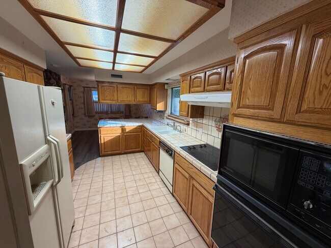 Building Photo - 3 Bedroom | 2 Bathroom | Single-Family Home in Sacramento