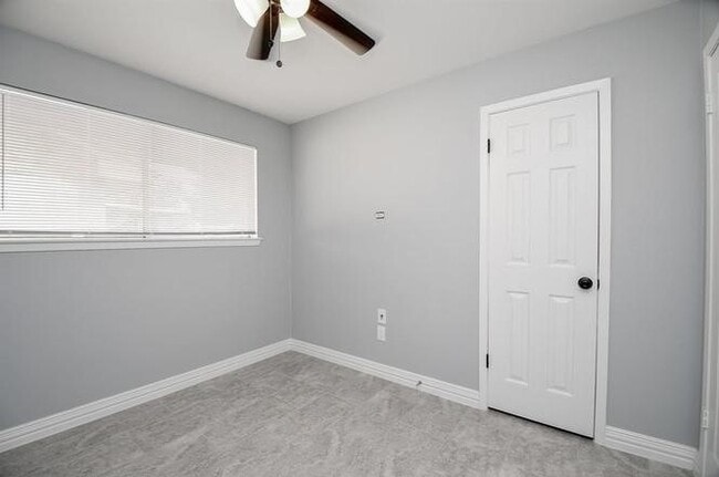 Building Photo - 4222 Cicada Ln