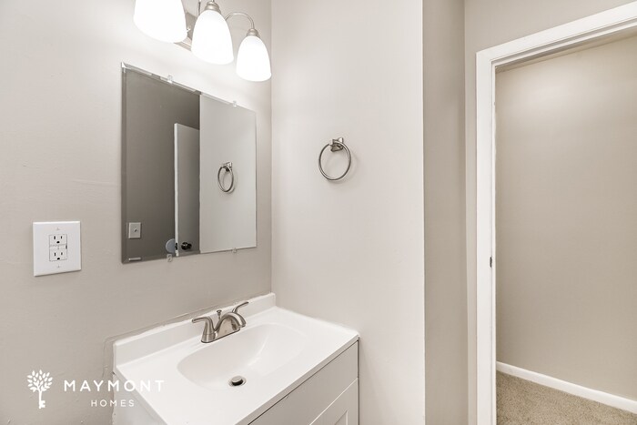 Building Photo - 833 Hoss Rd