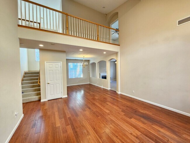 Building Photo - Charming 4 Bed 3 Bath Townhome near Santana Row Available Now!!