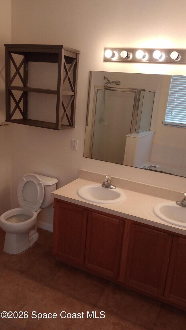 Building Photo - 561 Lambert St SW