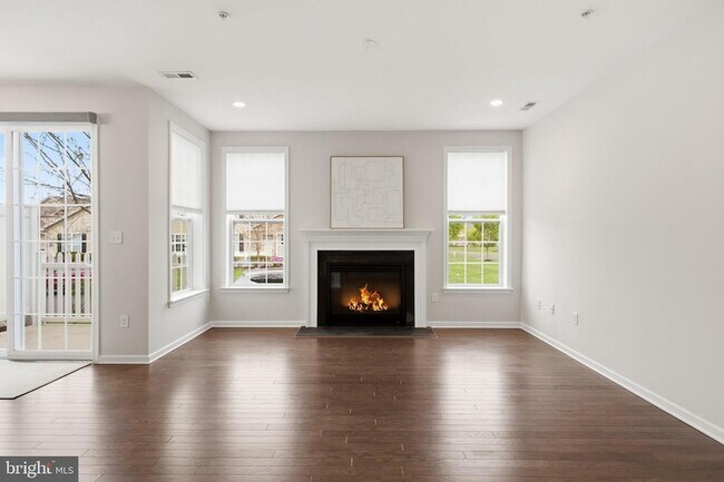 Building Photo - 1190 Webb Dr