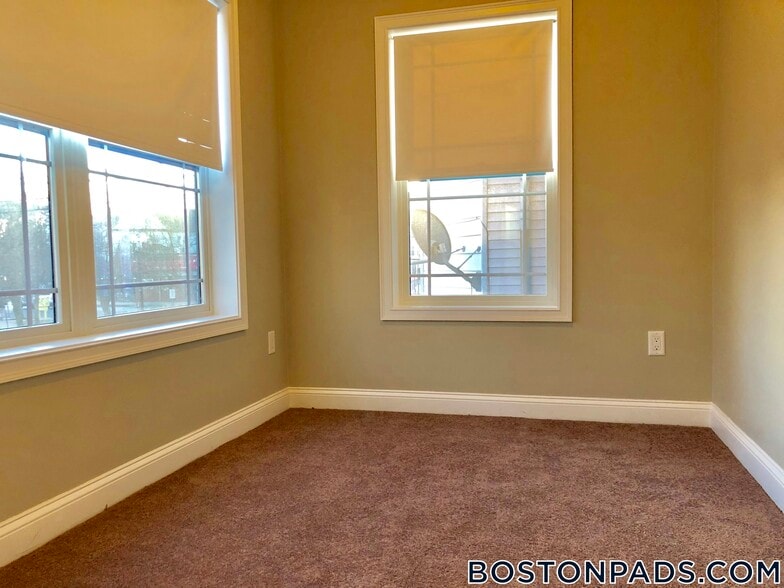 Building Photo - 9 Dehon St