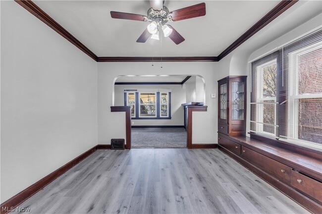 Building Photo - 1042 Mozina Dr