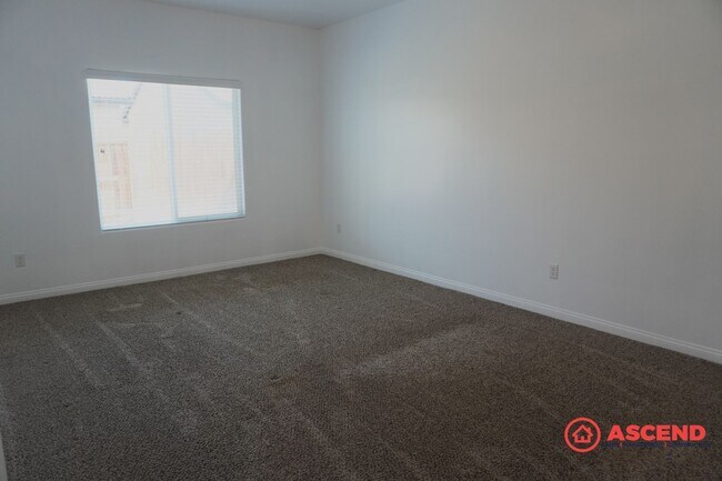 Building Photo - Beautiful Home Located in the Southwest!