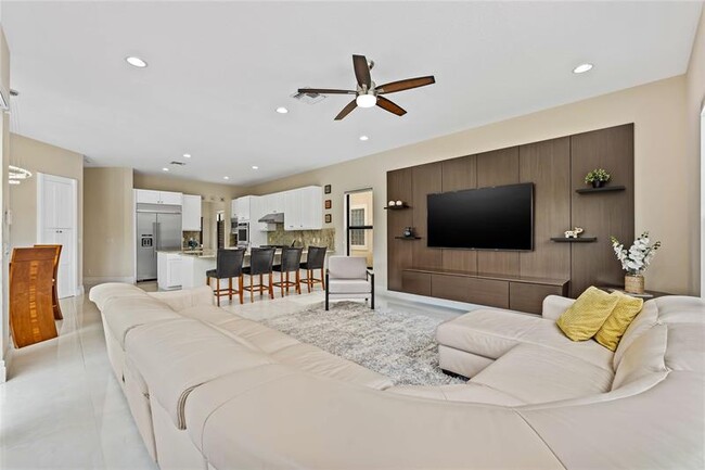 Building Photo - 9571 Eden Roc Ct