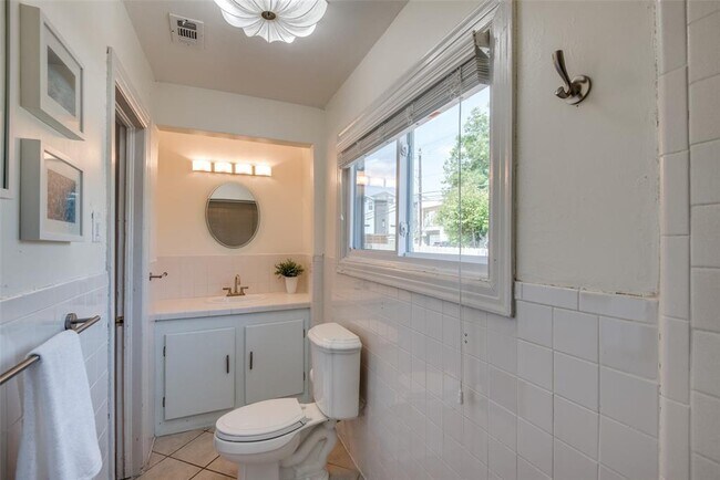 Building Photo - 4630 Kelton Dr