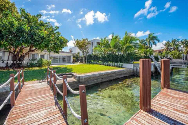 Building Photo - 1275 N Biscayne Point Rd
