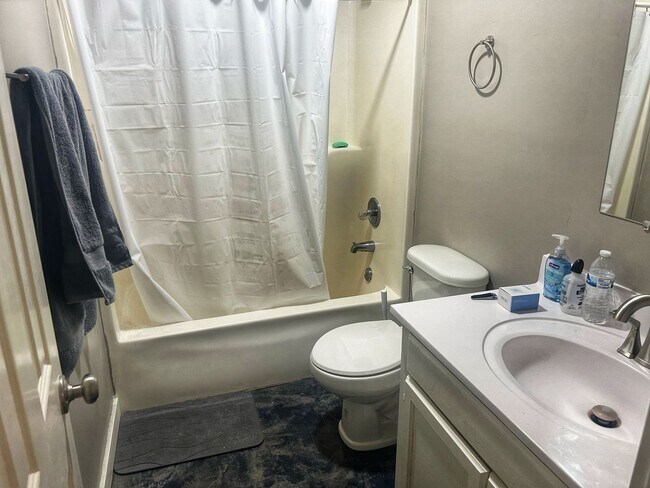 Building Photo - 205 Cotton Creek Cove