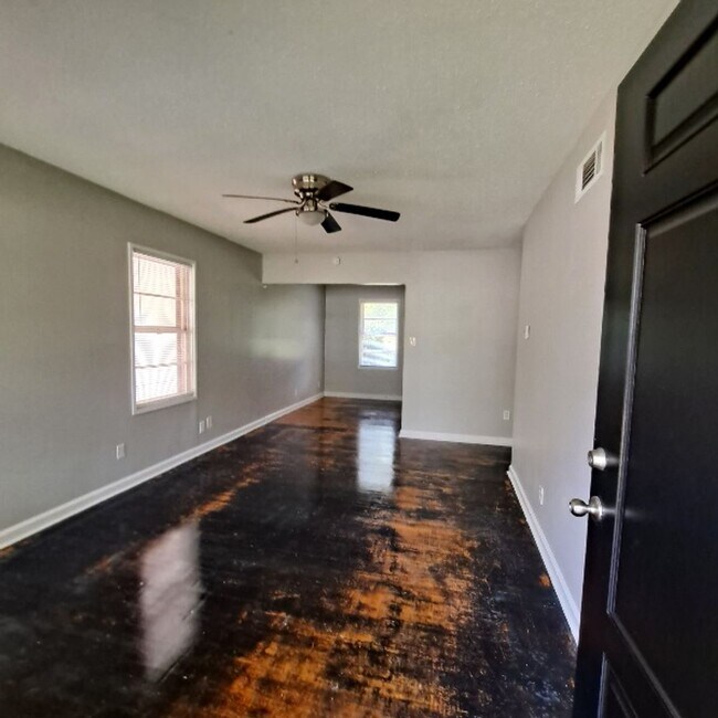 Building Photo - 3453 Madewell St