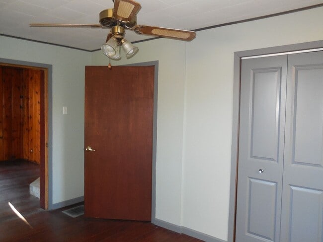 Building Photo - Two Bedroom Home with 3 Baths and W/D Hookups!