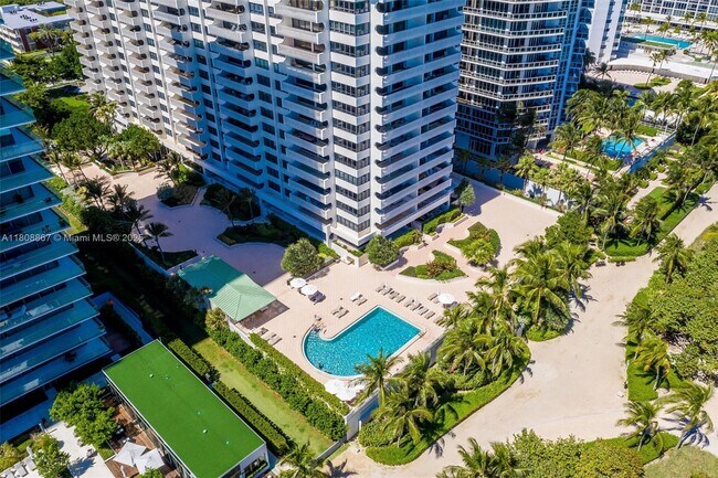 Building Photo - 10205 Collins Ave