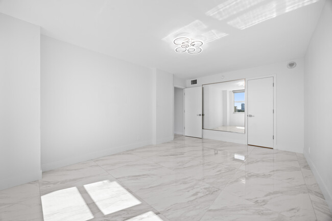 Building Photo - 137 Golden Isles Dr