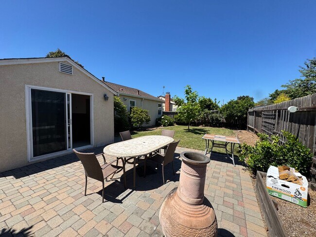 Building Photo - Fully Furnished 3BED/2BATH SFH For Rent in the Desirable City of San Leandro, Ca!!!!