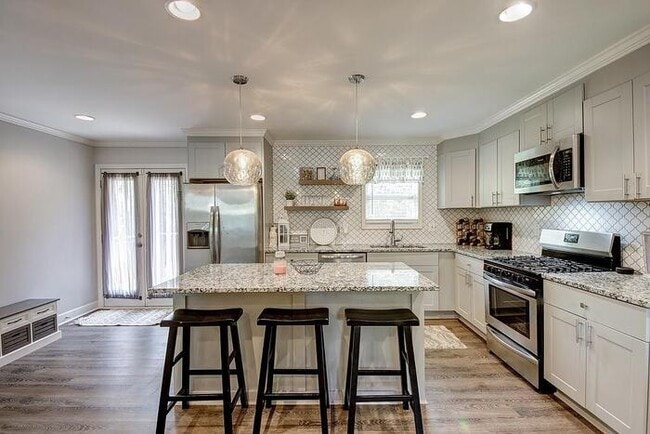 Building Photo - House 3 bed, 2 bath