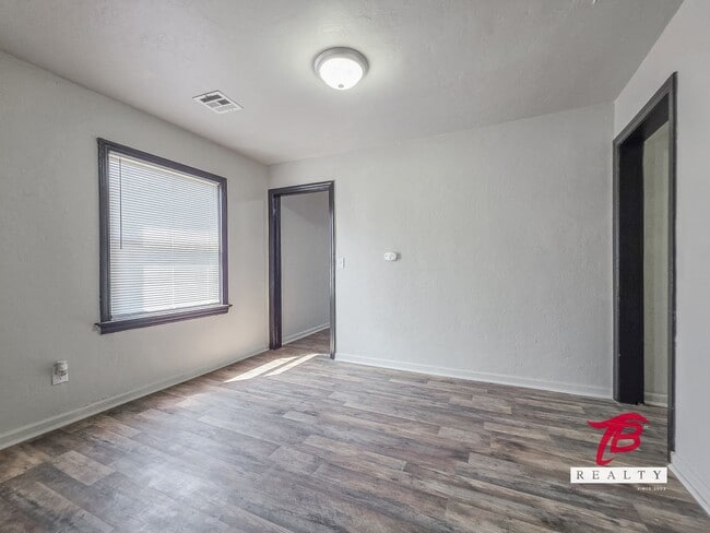 Building Photo - Cozy 3-Bedroom Home in NE OKC – Affordable & Ready for Move-In!