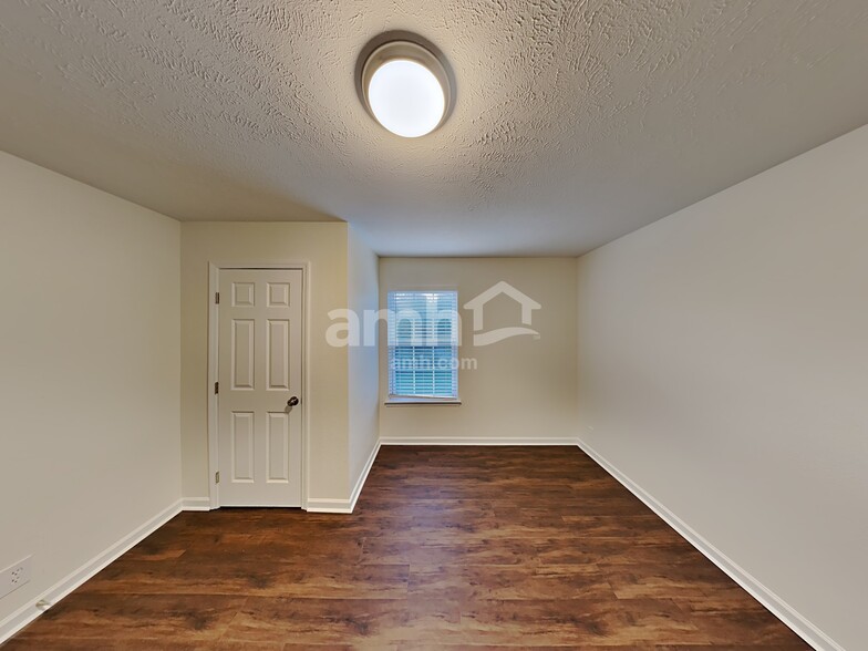 Building Photo - 7400 E Winchester Dr