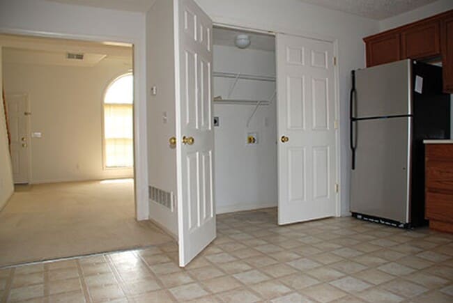 Building Photo - 3 bedroom/2 bath Home GREAT location!!! Available 9/1/2026!!