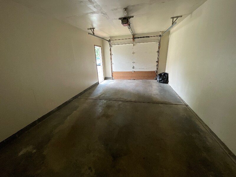 Building Photo - 1352 Red Tail Hawk Dr