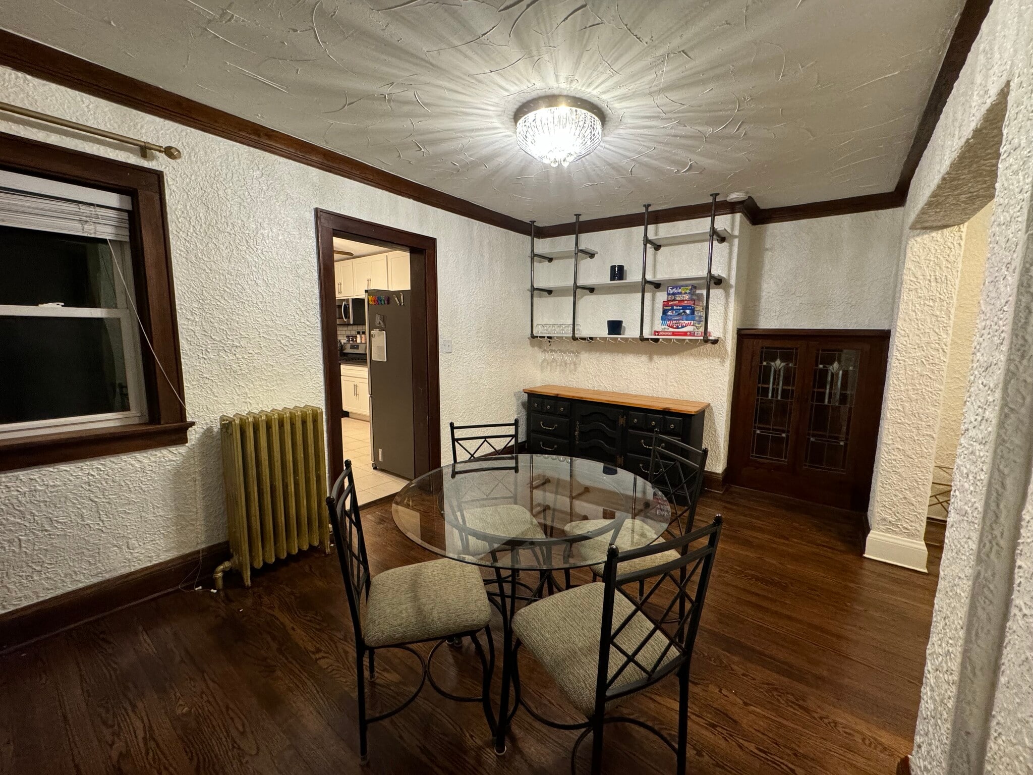 Dining room - 821 E Pearson St