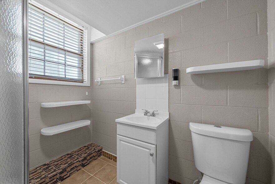 Building Photo - 4807 Jeffery Dr