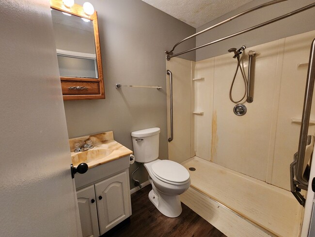 Building Photo - 3 Bedroom Home in Bloomington