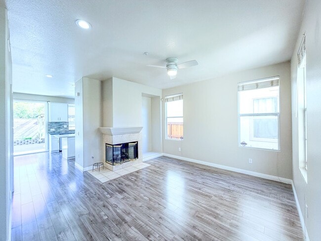 Building Photo - 818 Navigator Way