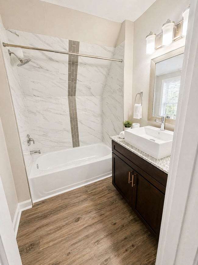 Building Photo - *** Amazing Shadyside Location * Renovated Apartment * Walk to Ellsworth and Walnut * Pet Friendl...