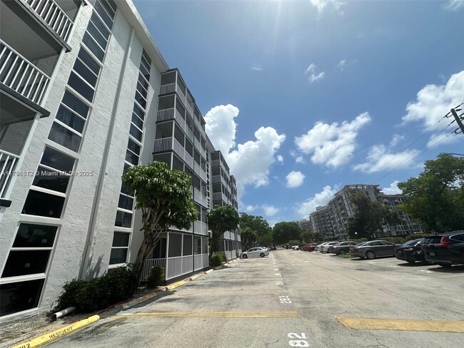 Building Photo - 16950 W Dixie Hwy