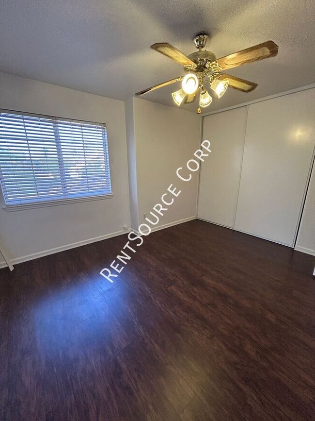Building Photo - 3210 Lantana Ct