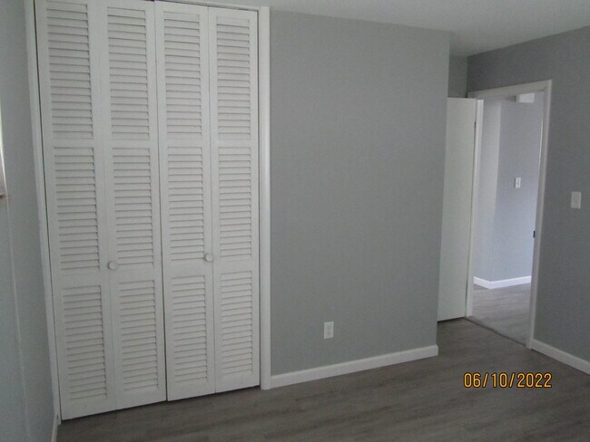 Building Photo - 5289 Eisenhower Rd